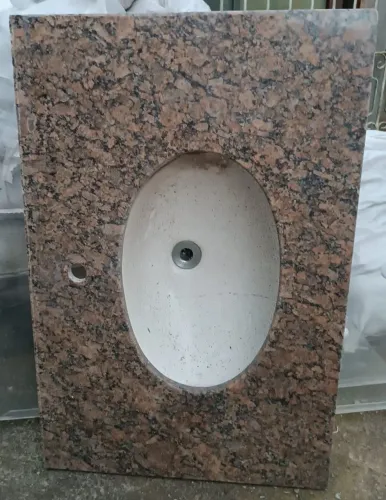 Pias de mármore e granito