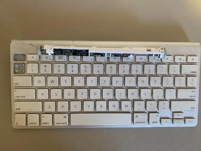 Teclado Apple Magic Keyboard A1314 para peças ou reparo