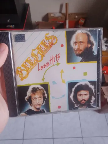 BeeGees Love Hits Usado