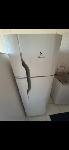 Vendo geladeira , ar condicionado , sofá , rack . Tudo no anúncio !