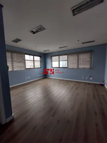 Sala comercial no Campo Belo - 30m², 02 banheiros, 01 vaga