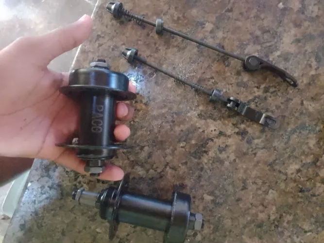 Vendo par de cubo de rosca aro 29, 36 furos