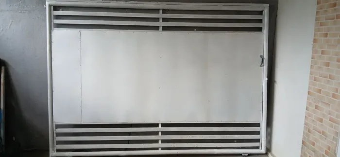 Portão galvanizado em boas condições altura 1.72 largura 2.45