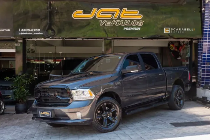 Ram Classic Laramie Night Edition 5.7 V8 16V Gasolina 4X4 Aut. 2023
