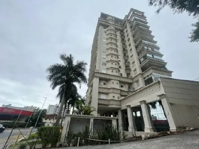 Loja no Edifício Maison Soleil (Unid. 04) - Centro - Joinville - SC