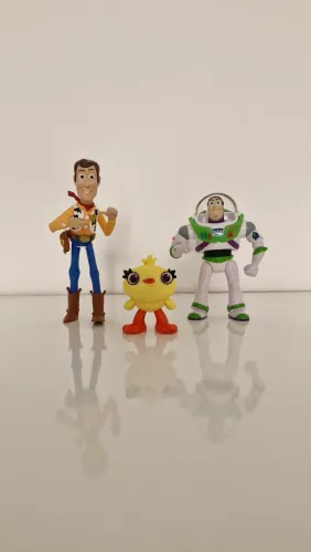 Conjunto Miniaturas Toy Story Disney Woody Buzz e Pintinho