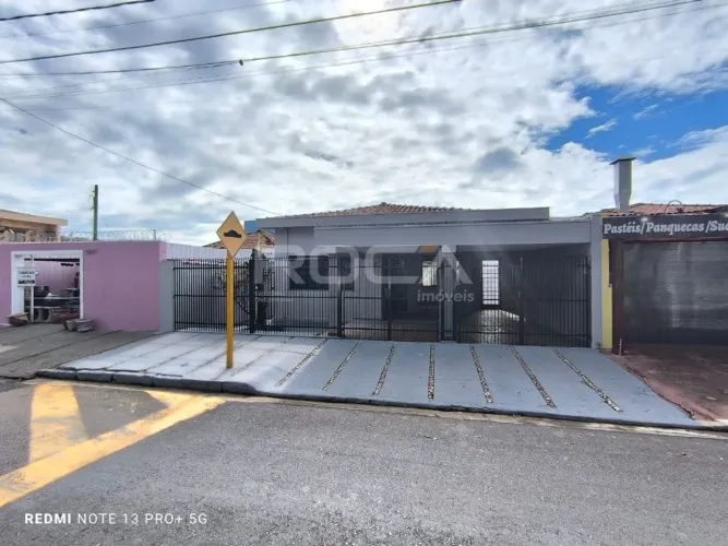 Casa Padrão para Alugar em São Carlos - Vila Prado, 2 Dormitórios, 2 Garagens Cobertas