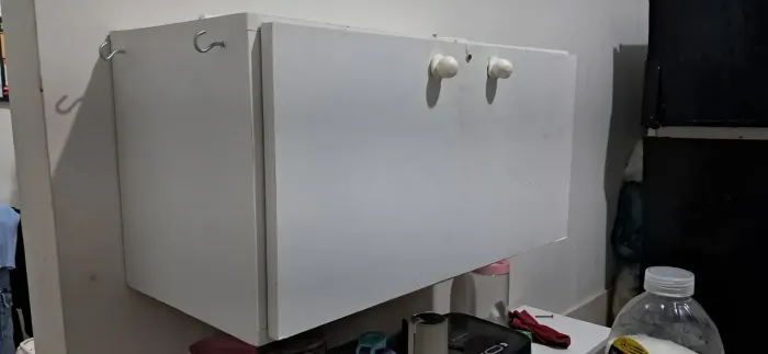 Mini armário conservado