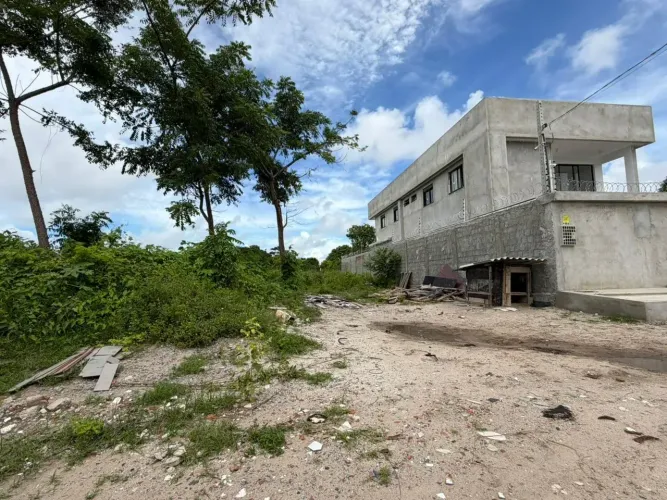 Vende-se um Lote 12,00 x 32,00 C/384m² !!! Perto do Shopping em Construção no Portal do so