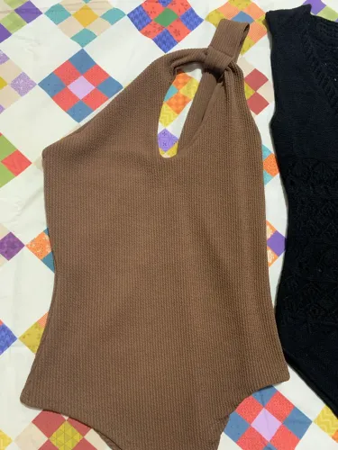 Bodys tamanho único, pouquíssimos usados (1x), sem avarias.