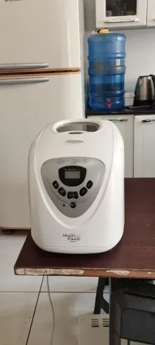 Máquina de pão Britânia com garantia de 90 dias.