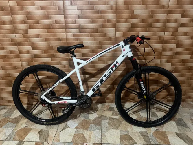 Bicicleta Mtb Gtsm1 ride new magnésio aro 29 freio a disco cor branca