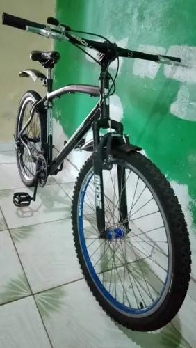 Vendo uma Bicicleta Esportiva Aro 26 no Rolamento Jances Aero 