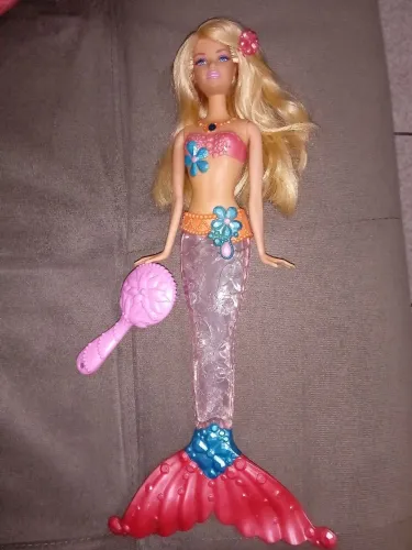 Barbie sereia luz