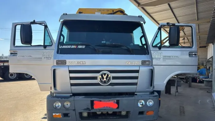 Vende- se caminhão VW/24.220 EURO3 WORKER