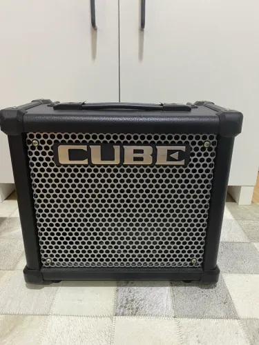 Amplificador de guitarra Roland