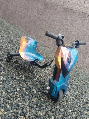Vendo triciclo infantil, suporta até 90 kilos . Usado 3 vezes