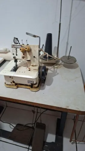 Máquina de costura - Galoneira.