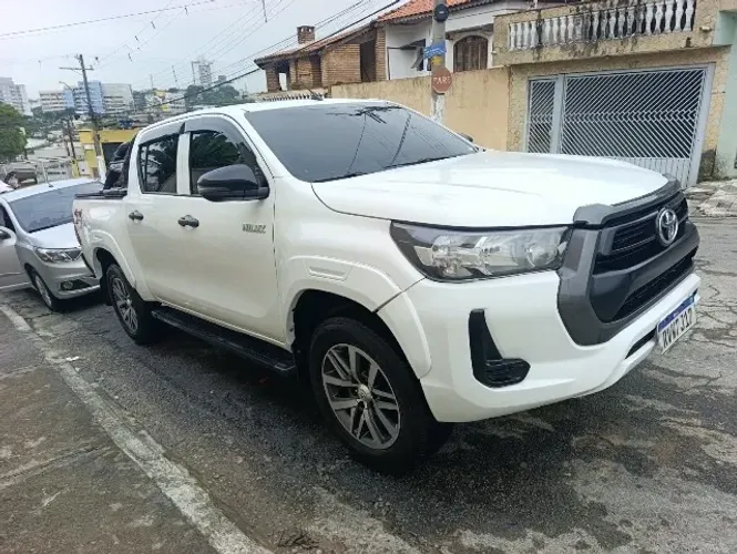 Toyota Hilux CD 4X4 2.8 Diesel Mec. 2023