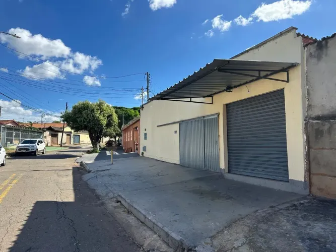 CASA 04 Quartos 215,00m2 Área ConstruídaAo Lado BRT e Atacadão DIA a DIA- Jd Balneário Me