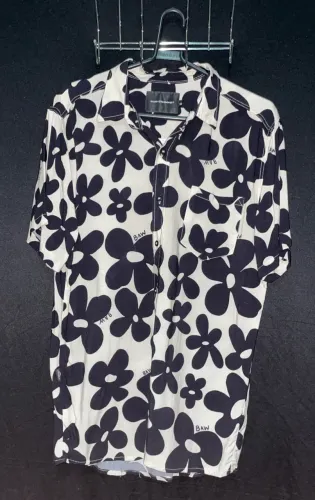 camiseta baw flores tamanho M