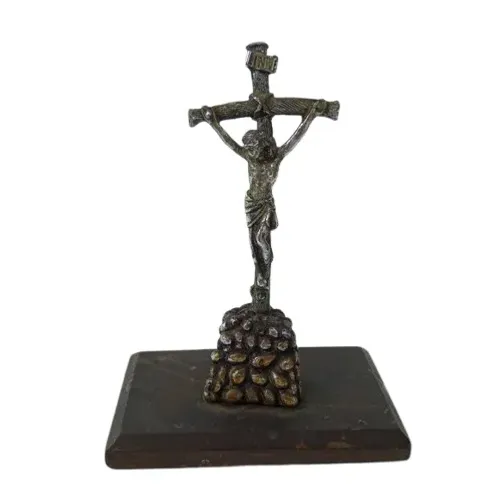 ADORNO DE MESA RELIGIOSO JESUS CRUCIFICADO NO CALVARIO - USADO