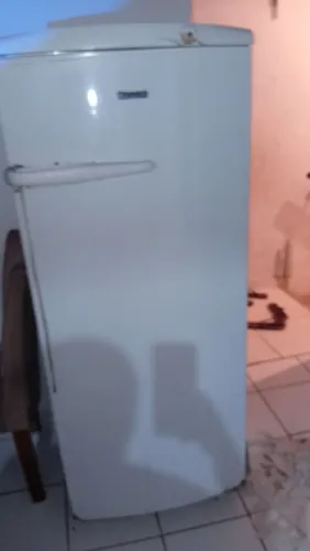 Geladeira com ferrugem tem que trocar a borracha