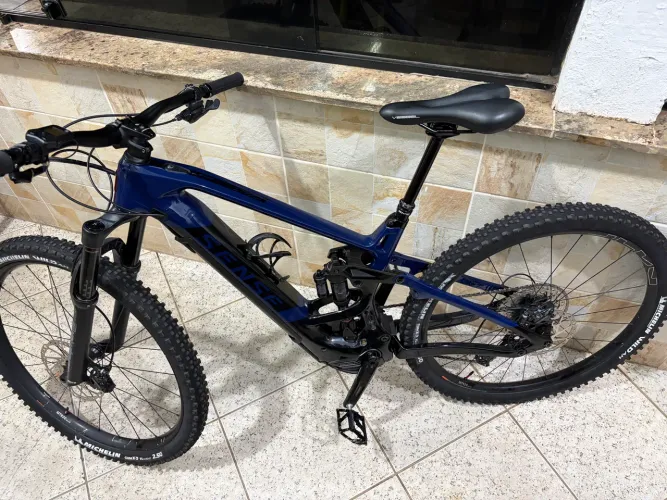 Carbon elétrica Exalt e Trail