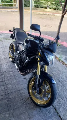 Hornet pouco rodada