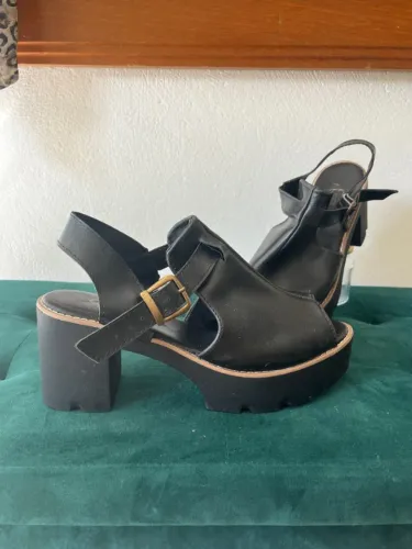 Sapato Feminino Preto Salto Grosso Nº 38