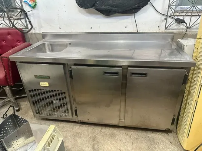 Balcão Refrigerado Industrial Inox Kofisa 260L 220V com Pia
