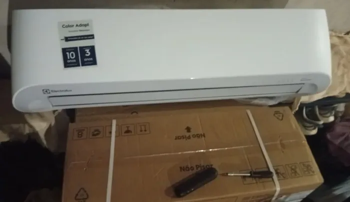 Aparelho novo. Ar condicionado Eletrolux color adapt 18000 btus inverter. 
