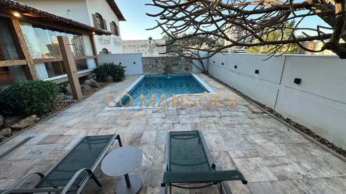 Casa de Alto Padrão com 5 Quartos e Área de Lazer Completa no São Bento em Belo Horizonte.