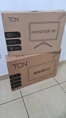 Monitor LED 22" e Monitor LED 19"