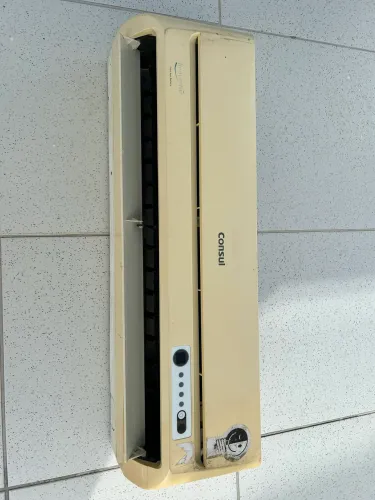 Evaporadora Split Consul 7.000 BTUs 220V + Controle + Suporte Mão Francesa