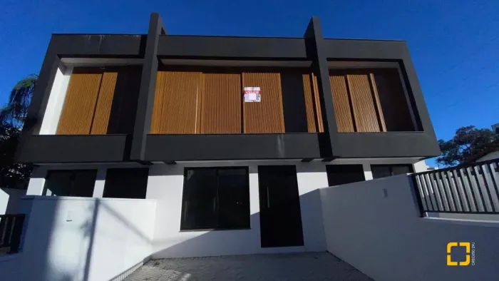 Linda Casa com 3 Dormitórios (1 Suíte) nos Ingleses - Florianópolis