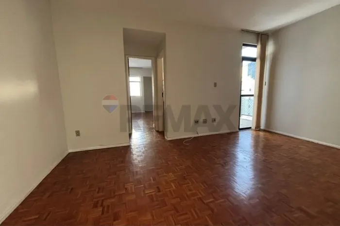 Apartamento quarto e sala no centro de Juiz de Fora, próximo à escolas, restaurantes, merc