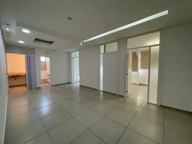 Centro comercial para aluguel e venda possui 65 metros quadrados em Centro - Piracicaba - 