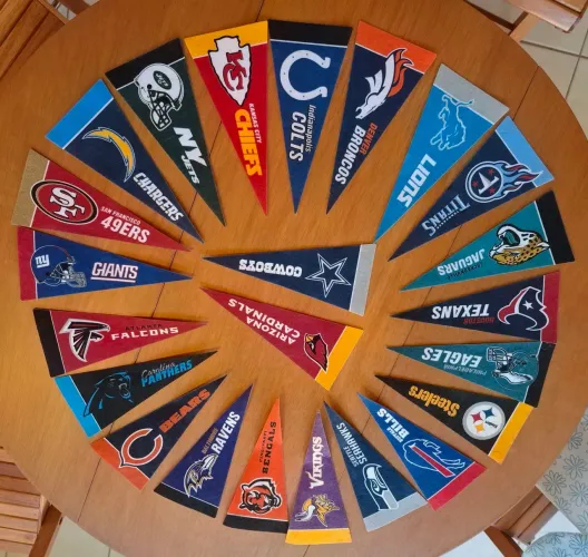 Conjunto 23 mini bandeiras NFL