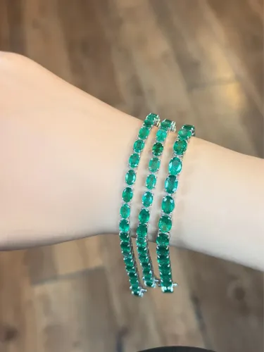 Pulseiras em Esmeraldas Ovais