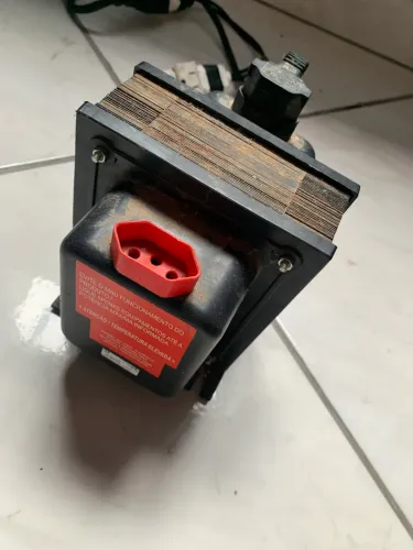 Vendo transformador 220v semi novo barato pra sair rápido