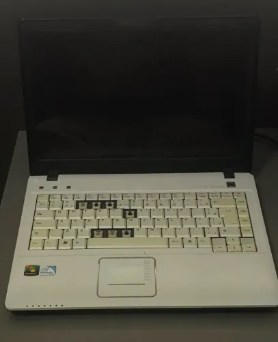 Notebook Positivo Premium para uso ou conserto.