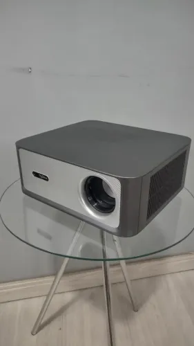 Projetor Thundeal TD98 Pro + Tela de Projeção Fixa de 140 Polegadas