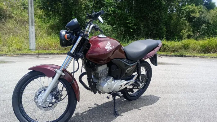 Moto impecável, pronta p rodar!