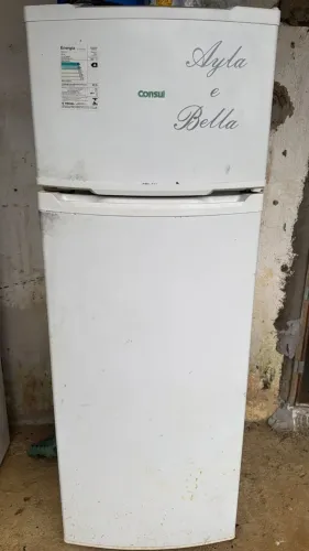 Geladeira Consul 330L.