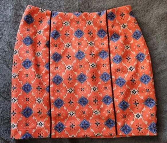 saia estampa floral com forro P forever 21.