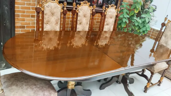 Mesa extensiva com 8 cadeiras tapeçaria nova 