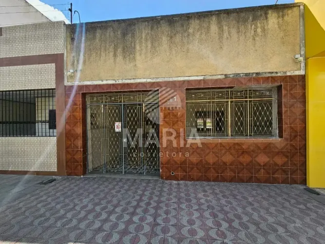 Casa fora de condomínio com 03 quartos à venda no centro da cidade de Gravatá/PE!