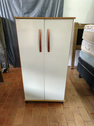 Vendo armário multiuso pequeno