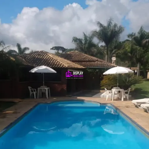 Sitio em Ibiúna com lago piscina, área gourmet e ótima metragem